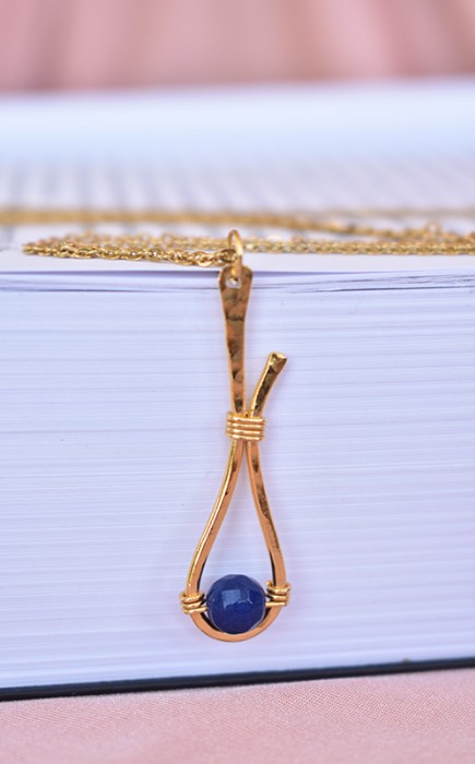 ΚΟΛΙΕ ΧΕΙΡΟΠΟΙΗΤΟ ΣΦΥΡΗΛΑΤΟ ΕΠΙΧΡΥΣΟ ΜΕ ΗΜΙΠΟΛΥΤΙΜΕΣ ΠΕΤΡΕΣ  "ΘΗΛΕΙΑ"